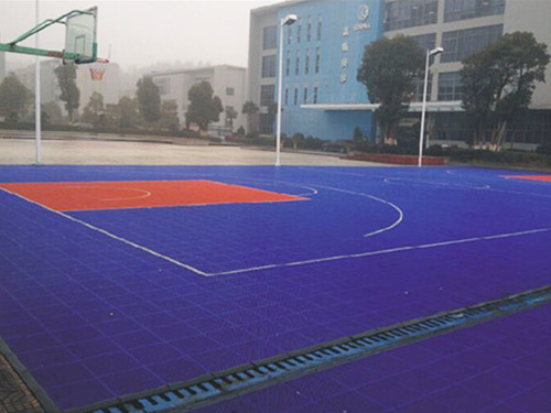 高斯贝尔悬浮篮球场